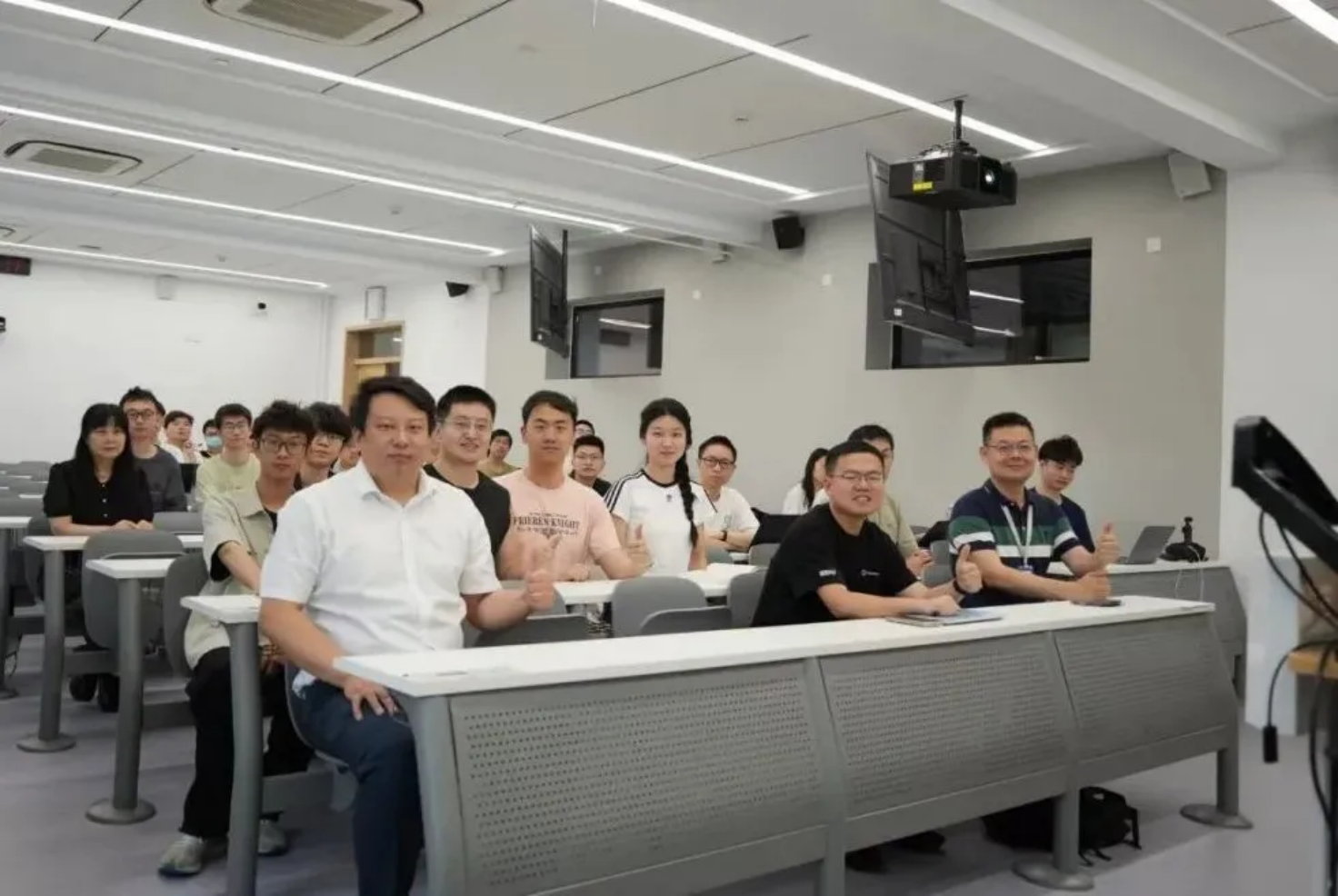 第二届中国研究生操作系统开源创新大赛北航站宣讲会举行